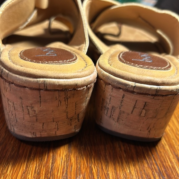 B.o.c. Born Brown Cork Wedge Heel Open Toe Sandal. Size 7 - Picture 6 of 11
